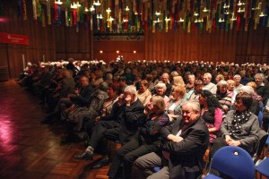 Eine ausverkaufte Stadthalle