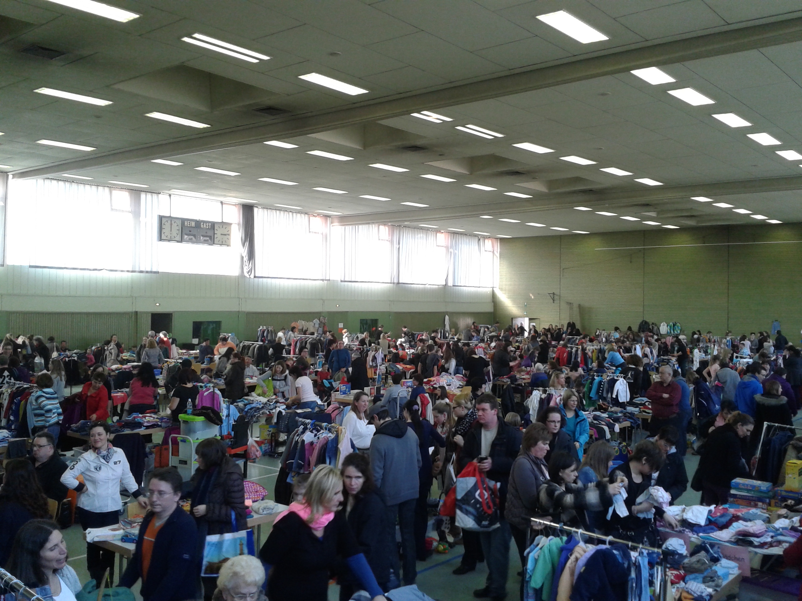 Secondhandmarkt in der Rohrbachhalle