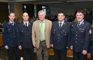 Auf unserem Foto von links: Timo Meyer, Andreas Menges, Oberbürgermeister Hans Wagner, Michael Michaeli und Kreisbrandinspekteur Uwe Wagner. Foto: Michael Haßdenteufel