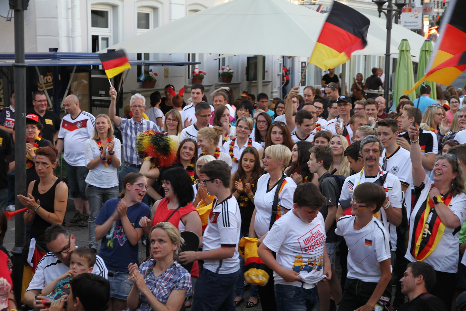 Dienstag 22 Uhr Public Viewing in der Fußgängerzone