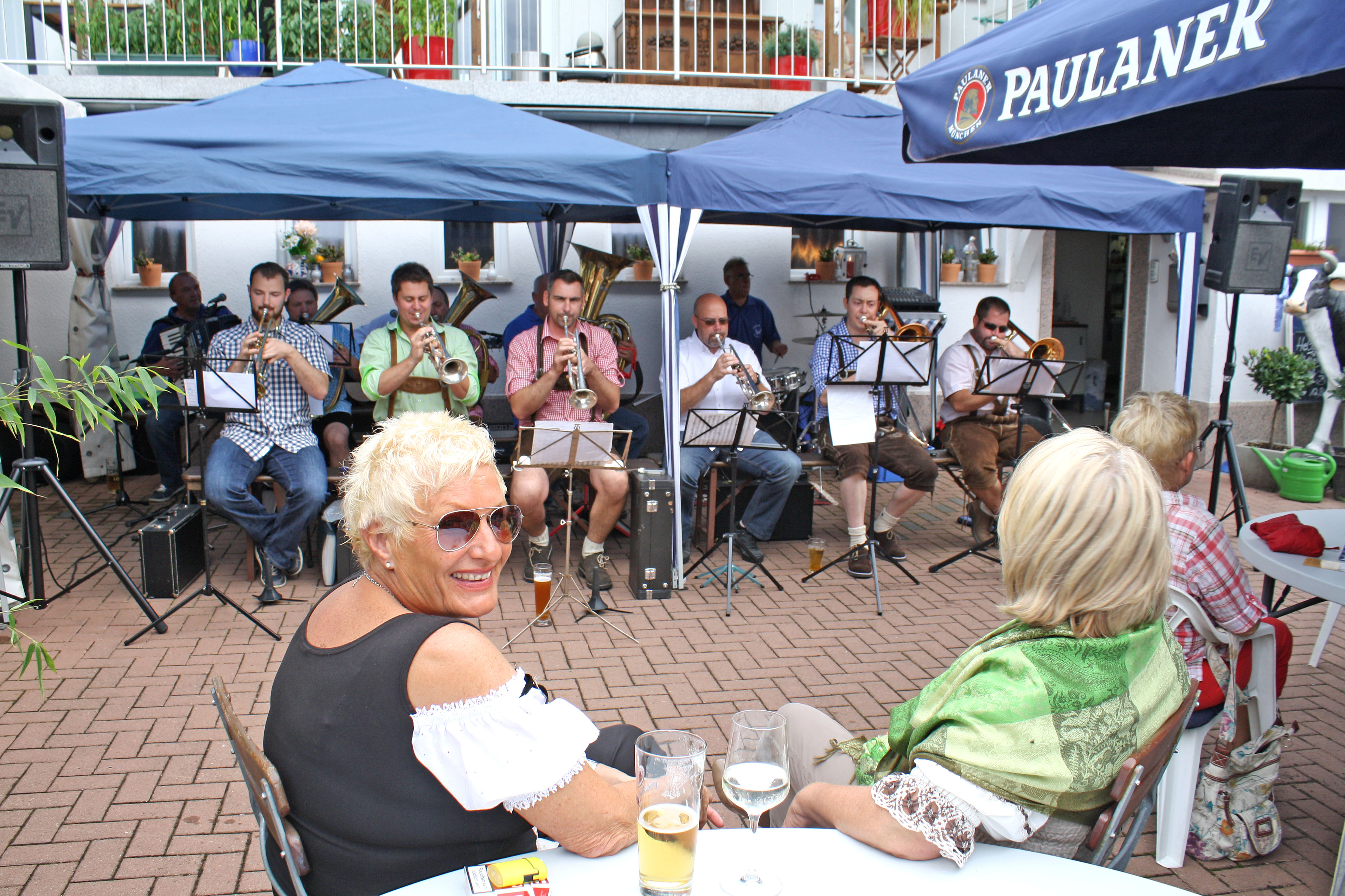 Kuckucks-Chor-Hassel beim musikalischen Almauftrieb Landgasthaus Eschweilerhof