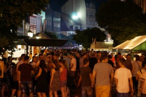 Abends drängten sich viele Besucher auf das Stadtfest