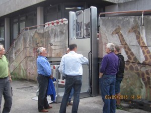 Ein Lift wird an der Stadthalle montiert (Foto:Gerhard Kettner)