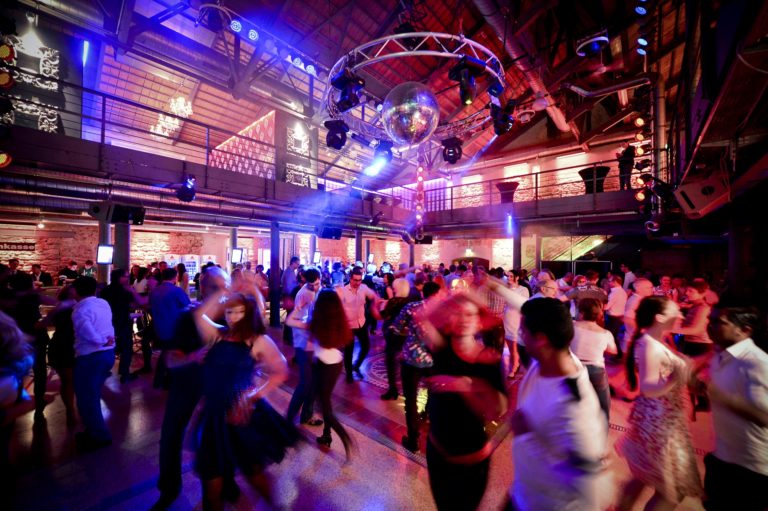 “Young Dance Club” im Event-Haus – Kostenlos in die Disco