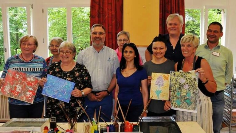 Ebru-Kunst beim Sommerfest des Bruder-Konrad-Hauses