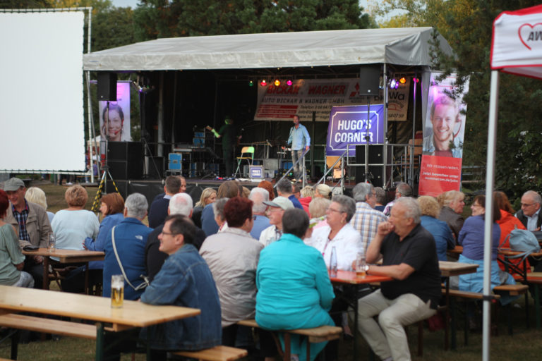 Zweites Parkfest mit der längsten Kuchentheke der Welt