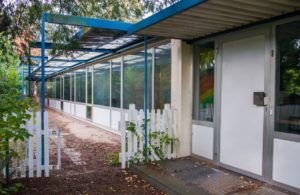 Das Bild zeigt aktuell den noch ungenutzten Kindergarten St. Michael in der Ostheimer Straße. (Foto: Haßdenteufel)