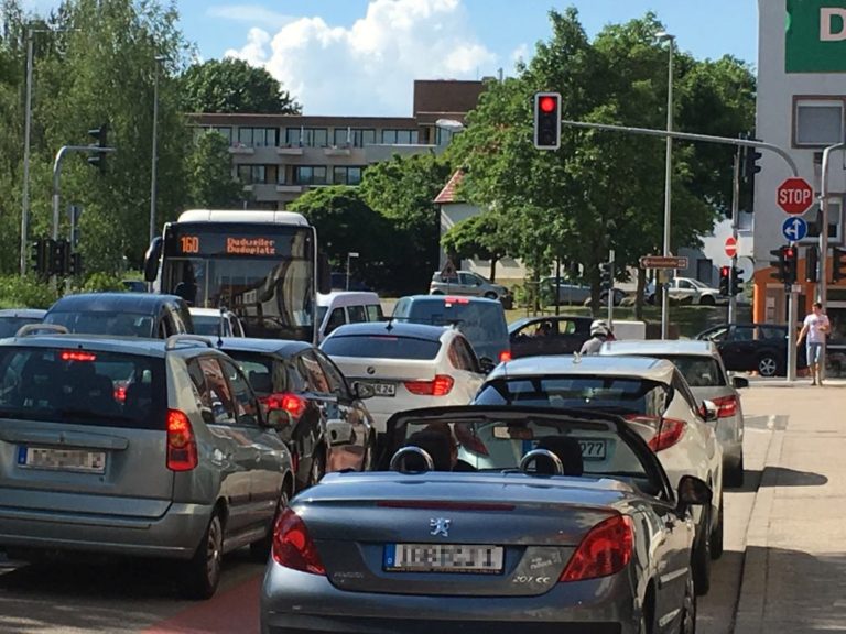Verkehrsbehinderungen aufgrund eines kurdischen Demonstrationszuges