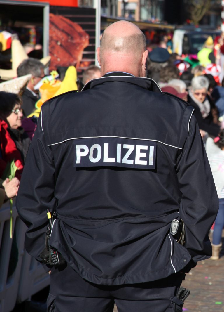 Scheibe am Bus eingeschlagen