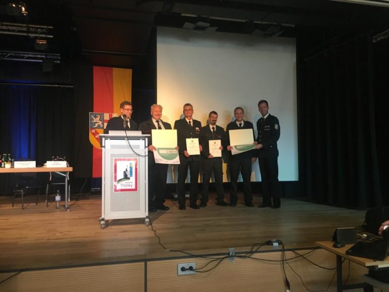 Erfolgreiche Integration im Löschbezirk Hassel – Feuerwehr durch Innenminister Klaus Boullion ausgezeichnet