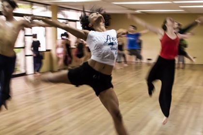 Modern Dance bei der Tanzschule Fess