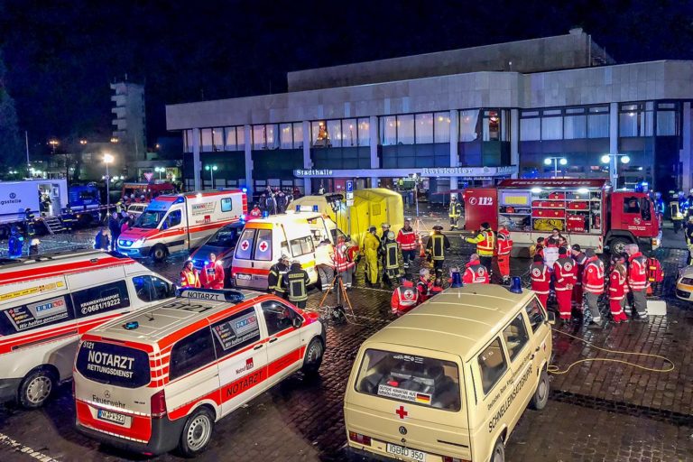 Räumung der Stadthalle nach Reizgasangriff