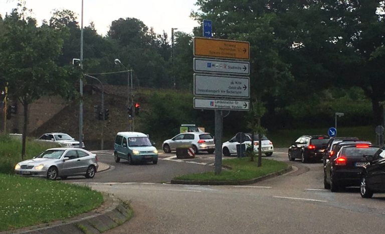 Rückstau blockiert Kreisel