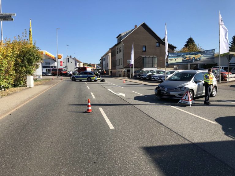 Verkehrsunfall zwischen PKW und Motorrad