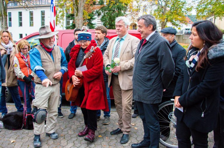 Zum Gedenken — Sechs weitere Stolpersteine in St. Ingbert verlegt