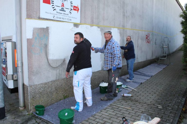 Ortsvorsteher Roland Weber gegen Graffiti-Schmierereien
