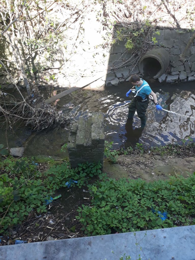 Unbekannte Flüssigkeit auf Großbach