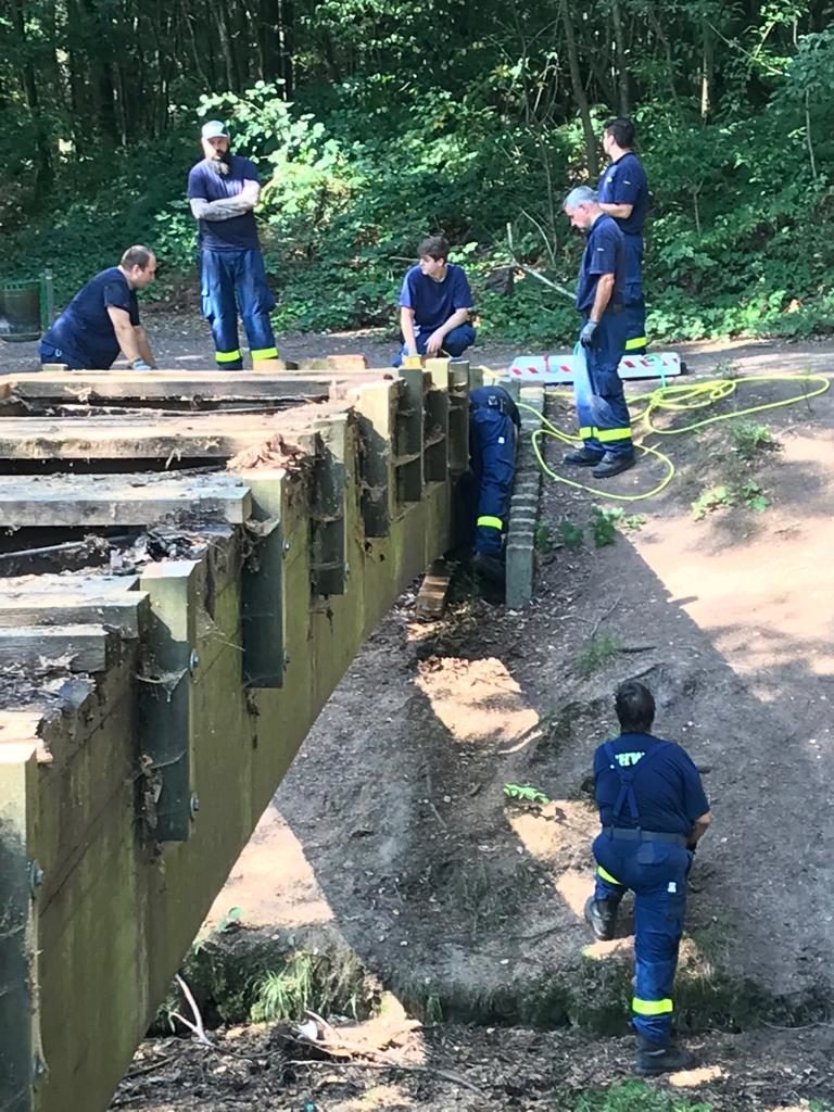 Neue Brücke für den Glashütter Weiher