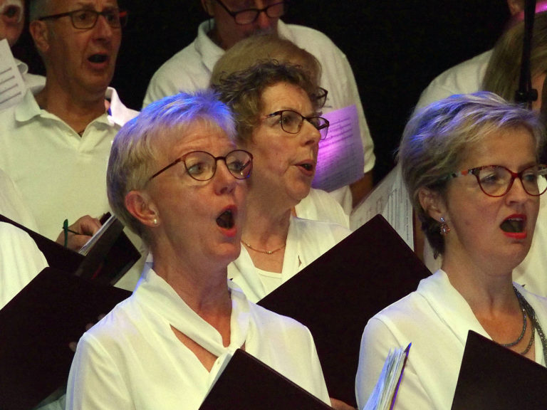 “All you need is music” – Ommersheimer Chor 98 gastierte in der Oberwürzbach