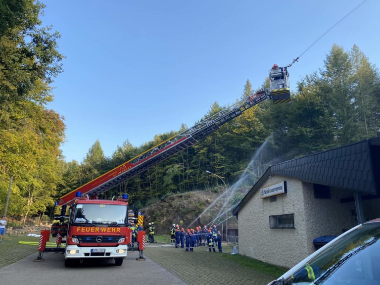 Jahresabschlussübung der Jugendfeuerwehr St. Ingbert-Mitte im Schützenhaus St. Ingbert