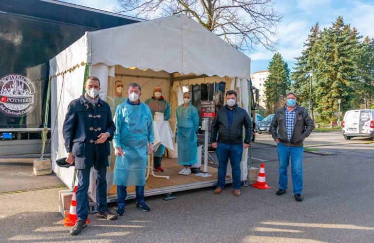 Drive-in „Corona-Testzentrum am blau“ in St. Ingbert