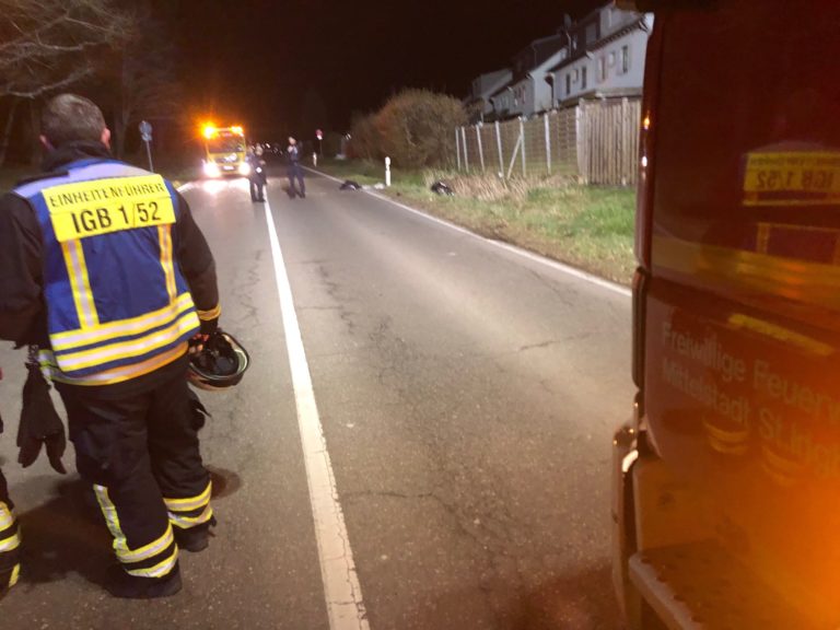 Feuerwehr unterstützt bei Unfallaufnahme