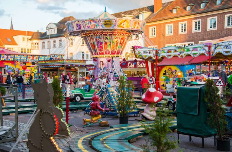 Traditionelles Frühlingsfest auf dem Marktplatz