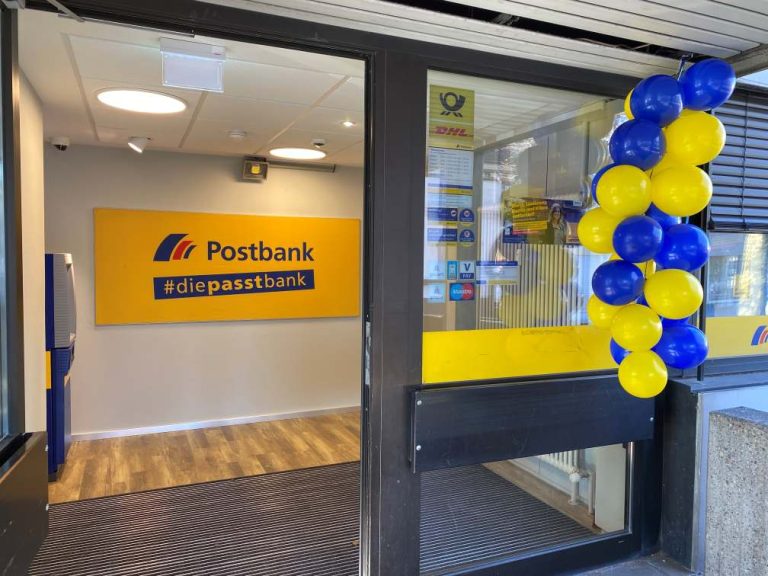 Postbankfiliale in der Poststraße nach Umbau feierlich eröffnet