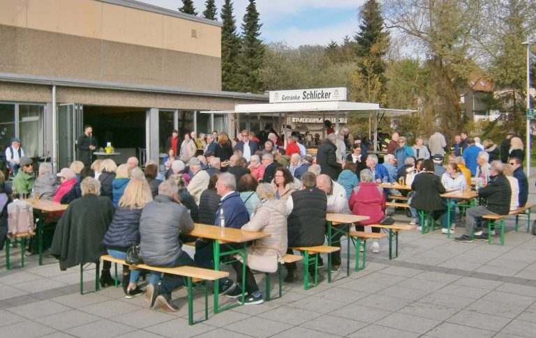 Pressemitteilung: Großer Zuspruch beim Maibaumstellen der SPD Rohrbach