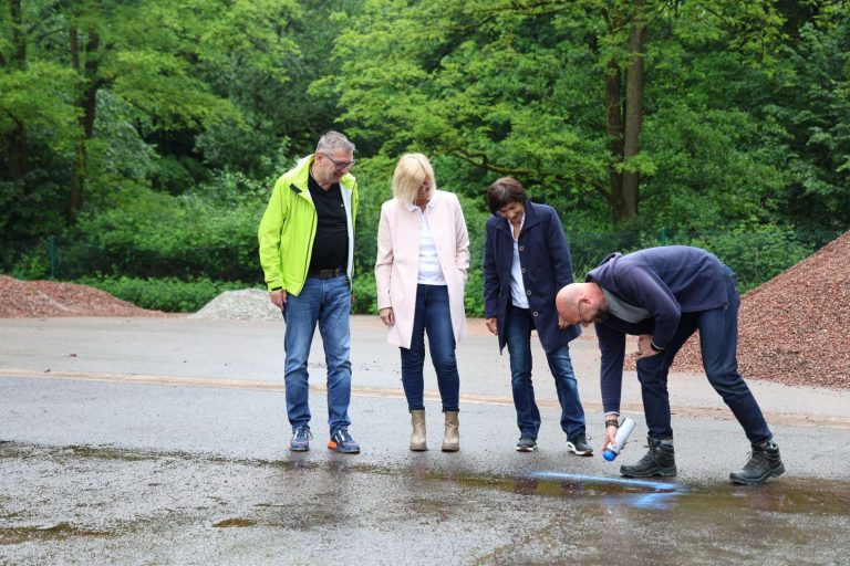 Stadt schafft 60 neue Parkplätze am Waldfriedhof