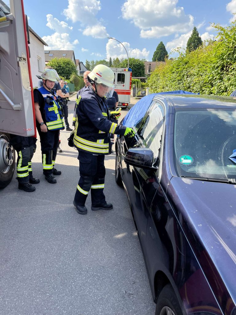 Feuerwehr rettet Säugling aus Lebensgefahr