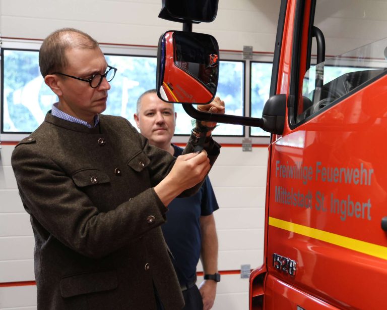 Trauerflore für Feuerwehrmann und Polizist