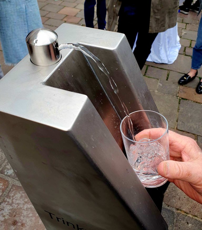 Neuer Trinkwasserbrunnen in der Fußgängerzone von St. Ingbert – Ein echtes Glanzstück