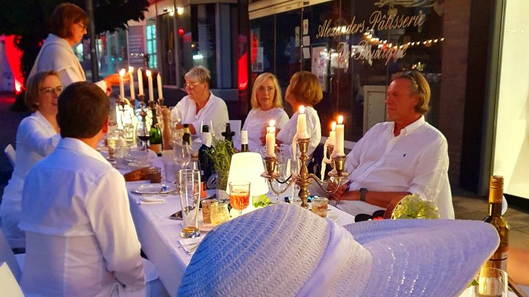 White Dinner 2025: Alle Plätze vergeben – Bitte Plätze freigeben bei Verhinderung