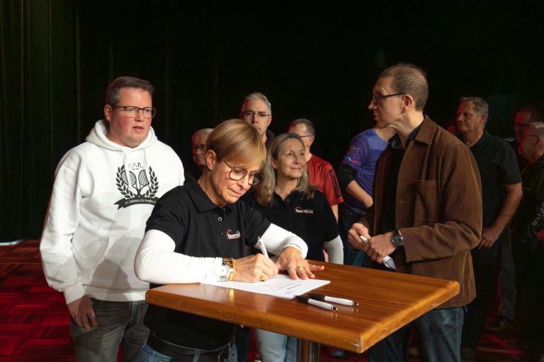 Vereine und Oberbürgermeister setzen gemeinsames Zeichen für Sanierung der Ingobertushalle