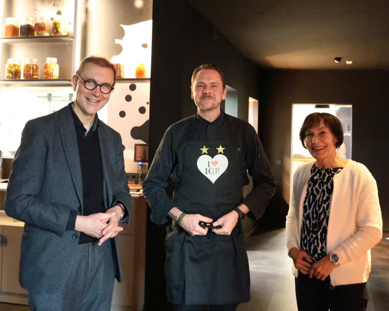 Oberbürgermeister gratuliert Martin Stopp zu 2 Guide-Michelin Sternen