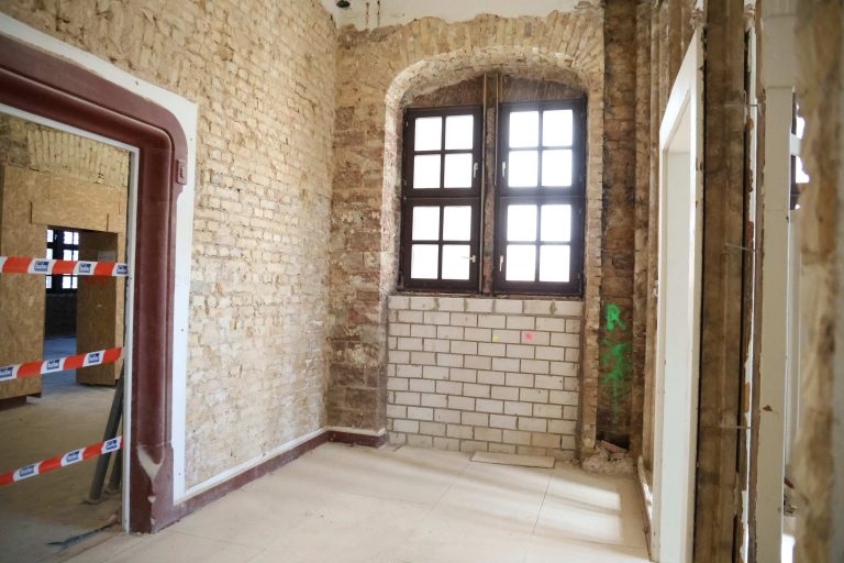 Begehung der Großbaustelle Ludwigschule für Interessierte