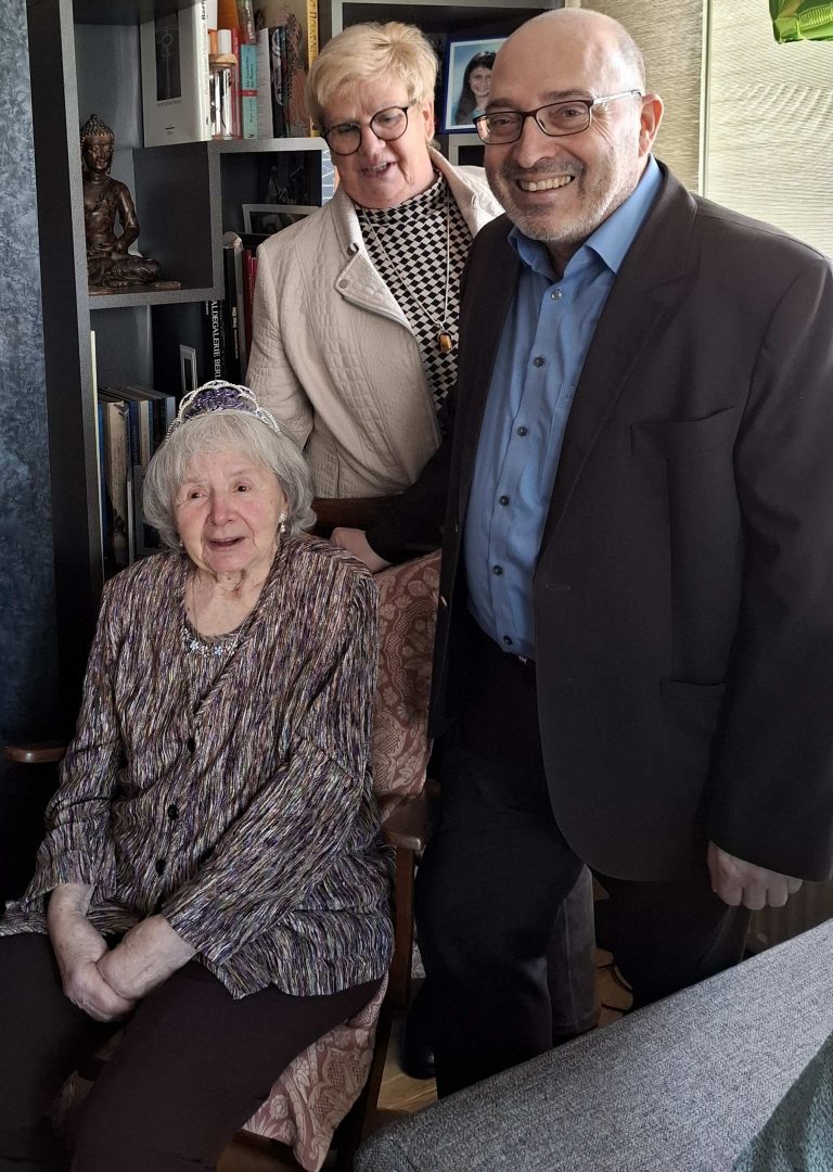 100. Geburtstag von Frau Rosa „Rosel“ Jungfleisch – Ein Jahrhundert Lebenserfahrung in Rentrisch