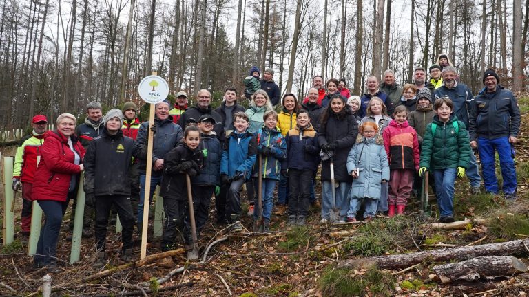 FEAG pflanzt Zukunft – Nachhaltigkeitsaktion „Ein Baum für jede TKS“ unterstützt Waldhilfeprojekt in St. Ingbert