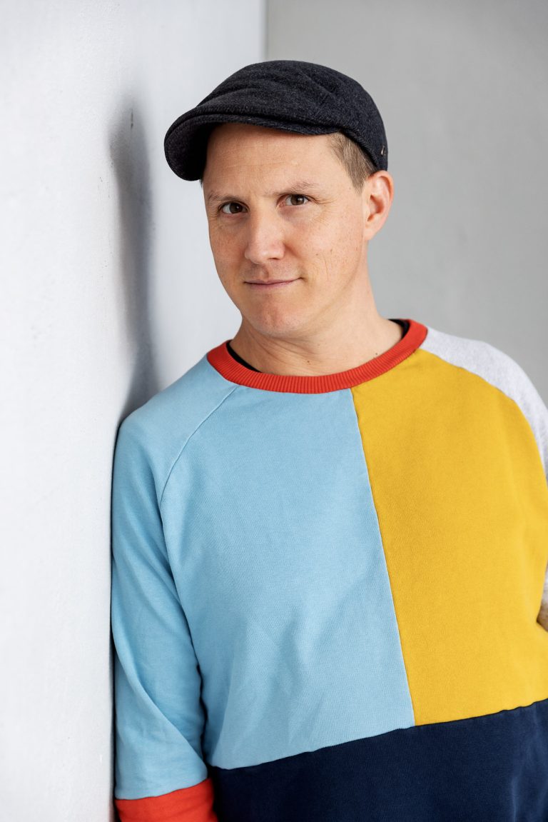 Sebastian 23 präsentiert sein neues Programm „Zusammenhaltestelle“ in der Stadthalle