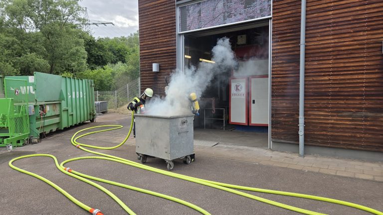 Brand im Heizkraftwerk auf dem DNA – Feuerwehr verhindert Ausbreitung