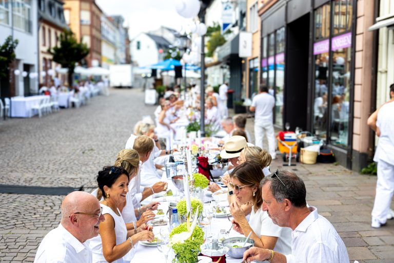 St. Ingbert strahlte weiß: White Dinner begeistert erneut