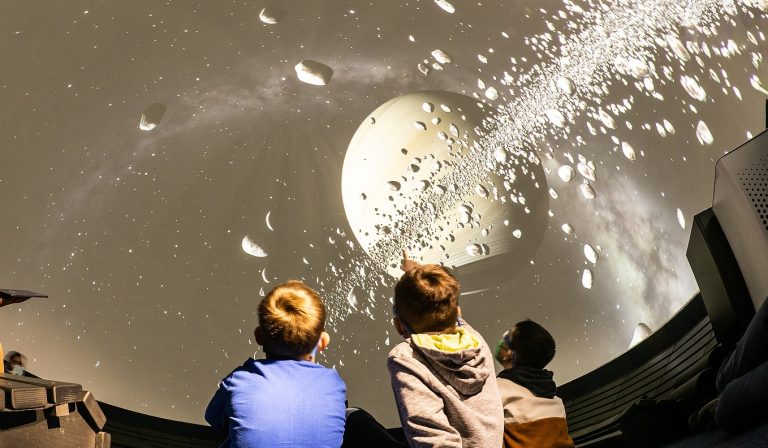 Ein Tag voller Entdeckungen: Tagesfahrt für Kinder und Jugendliche ins Science Center Luxemburg