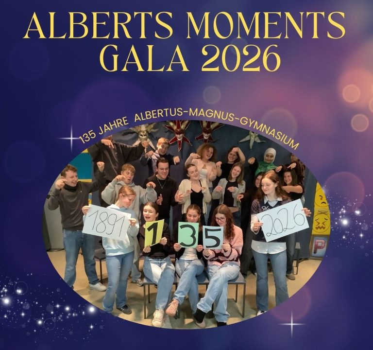 Plakat „Alberts Moments Gala 2026“ mit einer Gruppe Schülerinnen und Schüler, die Schilder mit 1891, 135 und 2026 halten