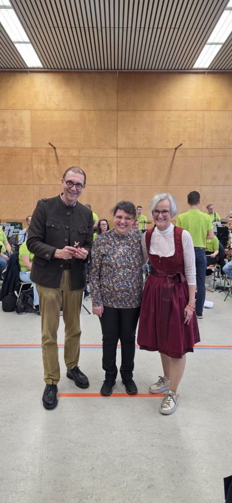 Oberbürgermeister Dr. Ulli Meyer, Ortsvorsteherin Dunja Sauer und Nadine Wirtz beim Seniorennachmittag in Oberwürzbach